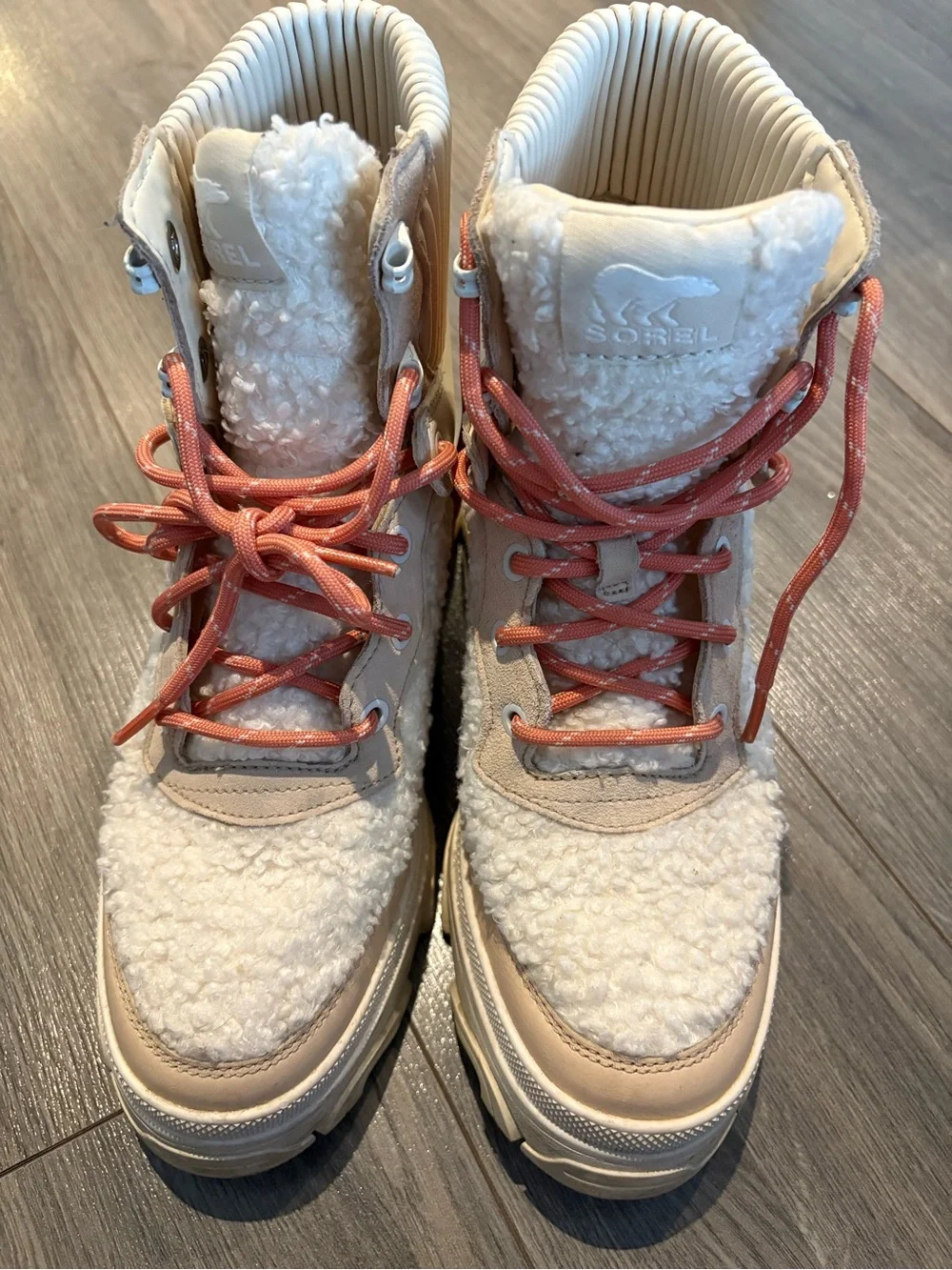 Super stylish Sorel Cream Sherpa Boots with Coral Laces - Picture 3 of 5